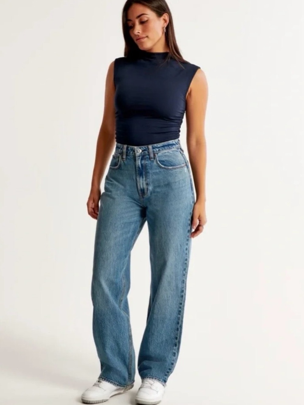 Abercrombie & Fitch  High Rise The Loose on Med Vintage Wash Size 27